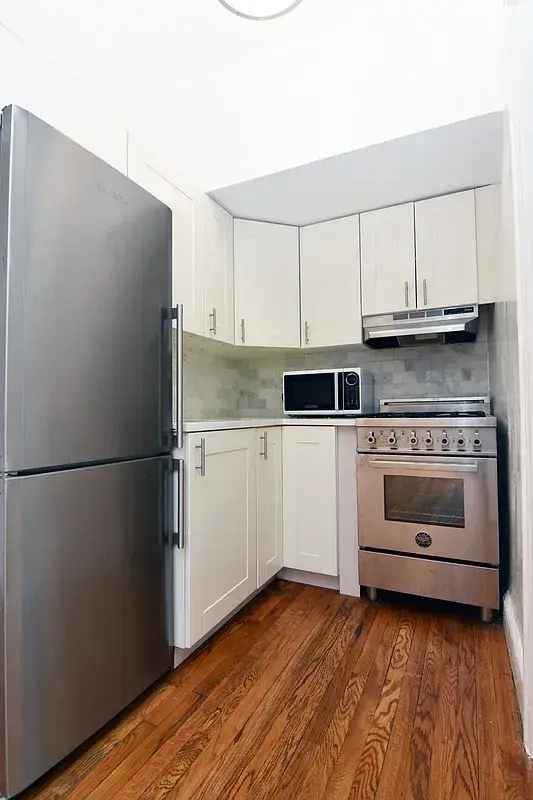 Rent Apartment Unit in Upper West Side with Spacious Layout and Sunlight