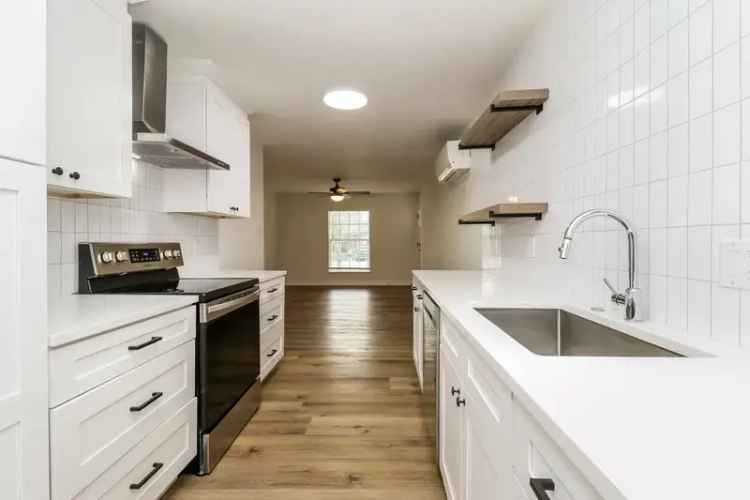 Rent Apartments Near Bishop Arts District with Great Features