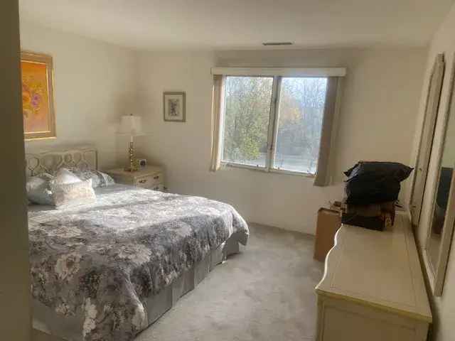 Room for Rent in Condo 2B/2B