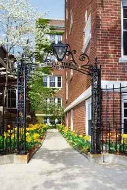 Rent Apartments in Cambridge with No Broker Fee and Amenities