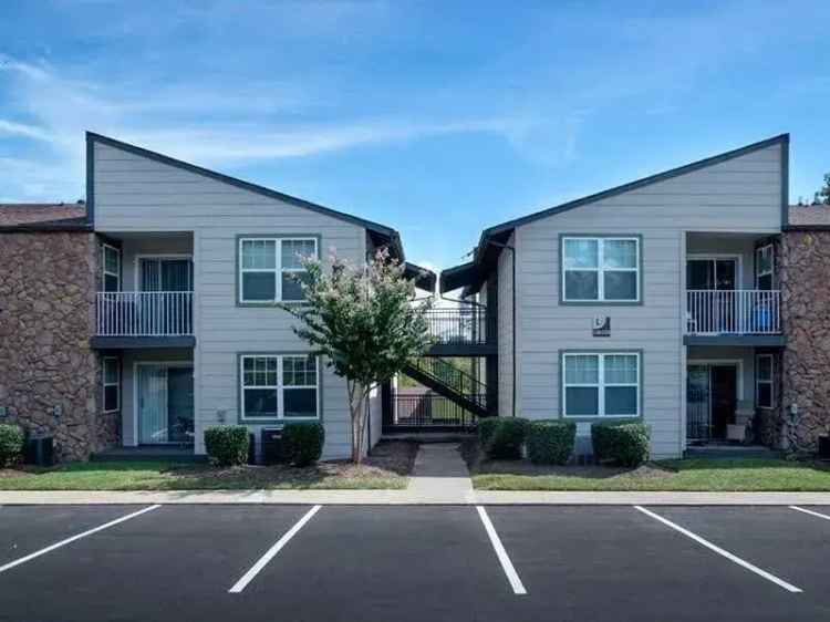 Rent Spacious Apartments with Lake Views in Hendersonville