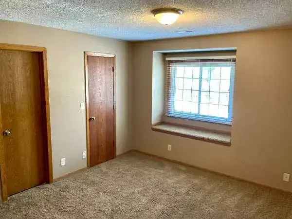 Rent 2 Bedroom Apartment in South Lincoln with Amazing Amenities