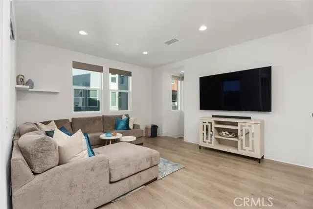 House For Sale in 121,123, Fable, Irvine, California