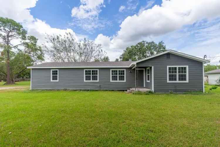 Buy House in Alvin with Fully Remodeled Interior and Beautiful Yard