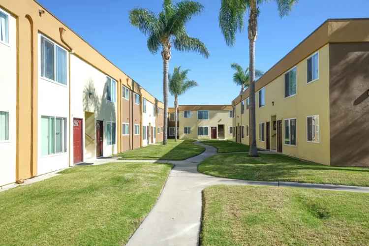 Rent Apartments with Pool and Parking in Chula Vista