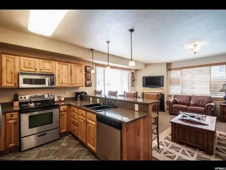 Short Term Rent Oversized Apartment Unit in Park City with Mountain View