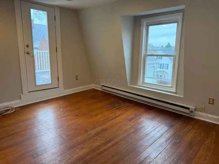 Rent Apartment Unit in Davis Square Tufts University 2 Bedroom 1 Bathroom