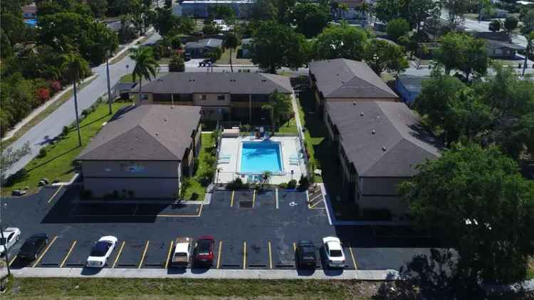 Rent Apartment Dolphin Run Fort Myers with Pool and Balcony