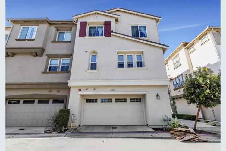 Rent Stunning Townhome in Morgan Hill with Modern Features and 4 Bedrooms