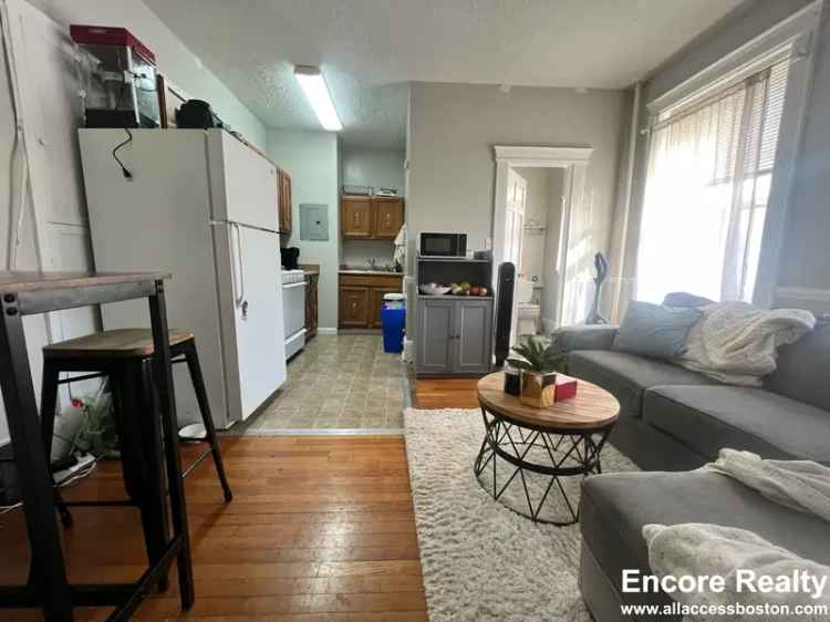 Rent Apartment Unit in Fenway with 3 Bedrooms and Great Amenities