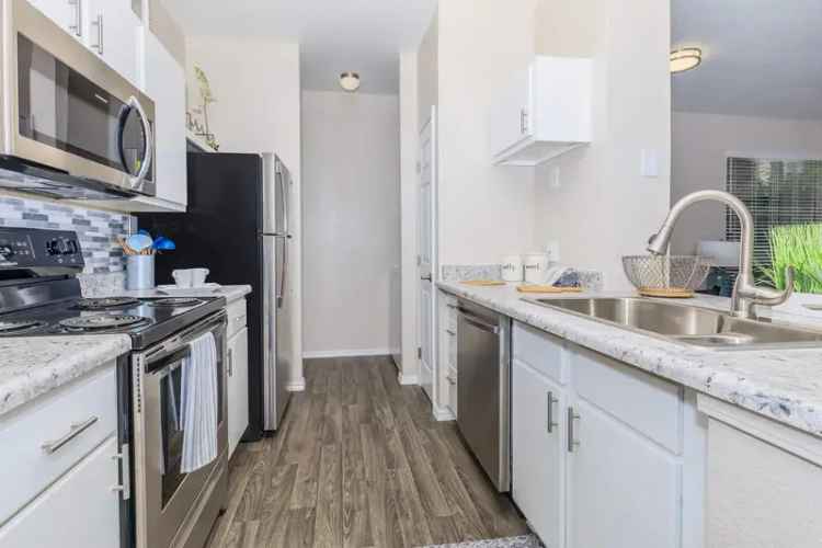 Rent Riverwalk Luxury Apartments in Tucson with Convenient Amenities