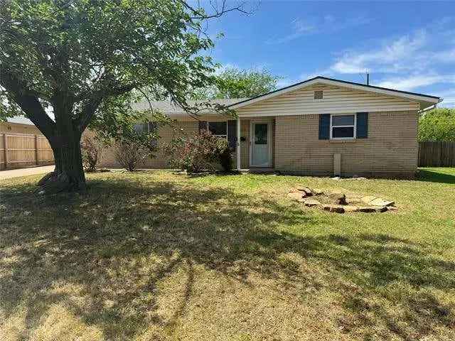 Rent Spacious 3 Bed 2 Bath Home South Abilene with Backyard