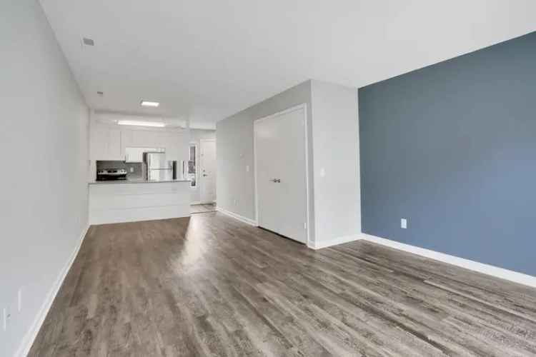 Rent Harbor Station Townhomes Apartments with Modern Features