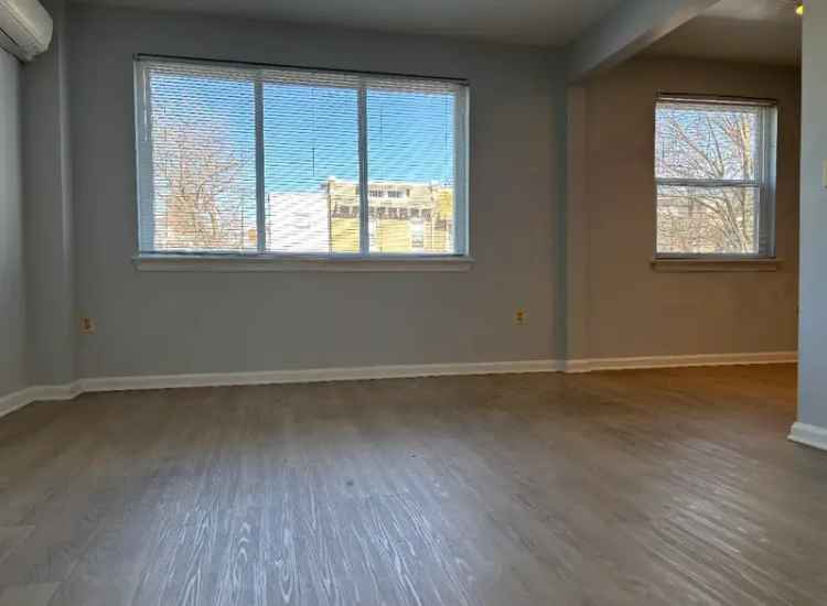 Rent Renovated Apartment in Capitol Hill with Updated Kitchen and Features