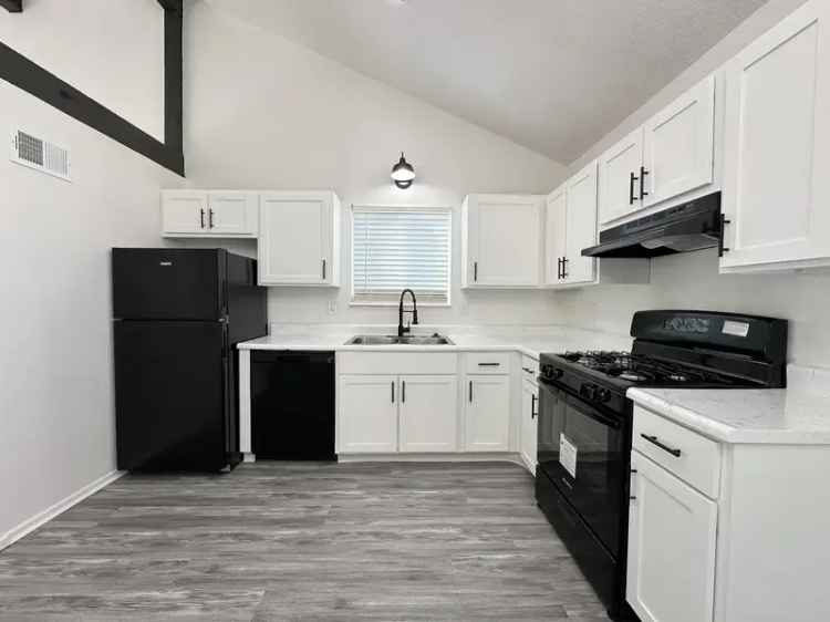 Rent Newly Renovated Duplexes in Kingsridge East Community