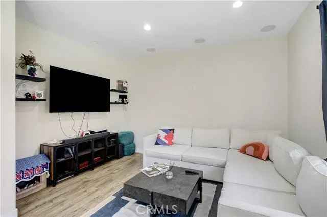 House For Sale in 9106, Wakefield Avenue, Los Angeles, California