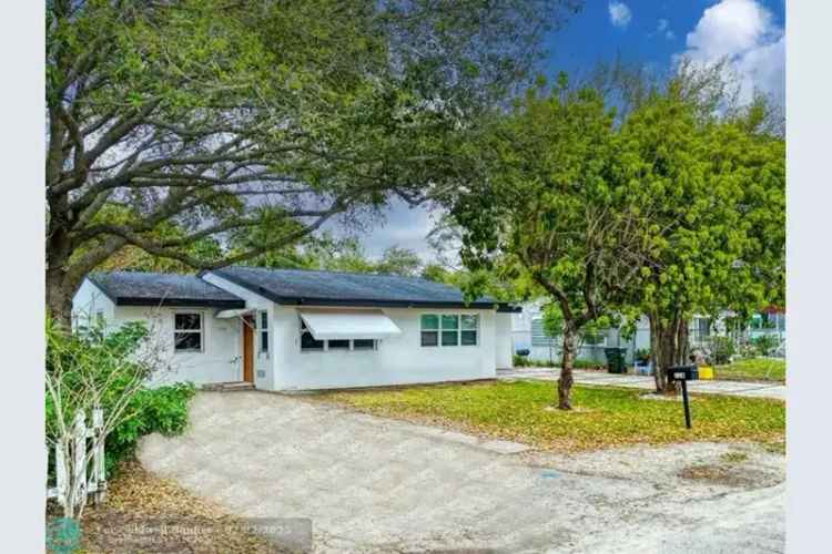 Investment duplex for sale in Delray Beach with cash flow potential