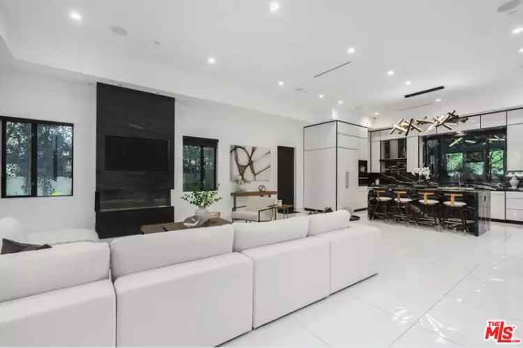 Rent Elegant Modern Estate Near Los Encinos State Park in Encino