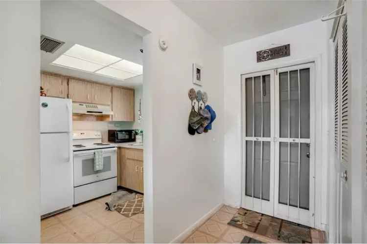 Buy Condo in Bradenton with Pool and Amenities in a Quaint Community