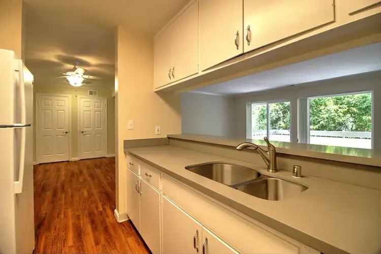 Rent Apartments in Redwood City with Modern Amenities and Great Views