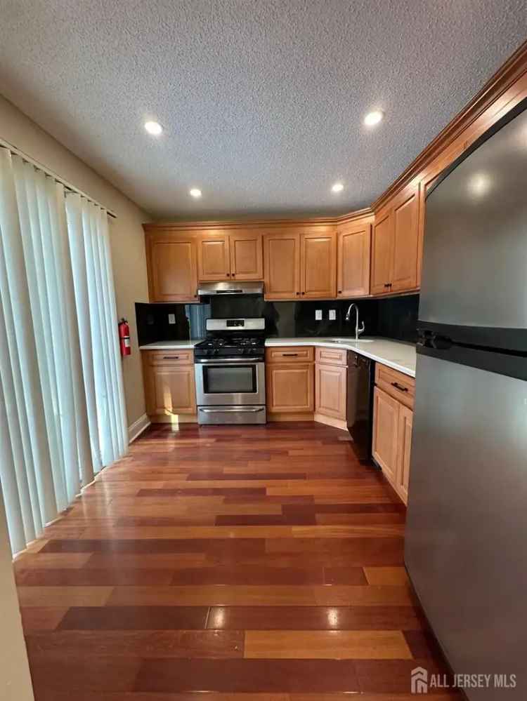 Rent 3 Bedroom Townhouse with New Kitchen and Great Location