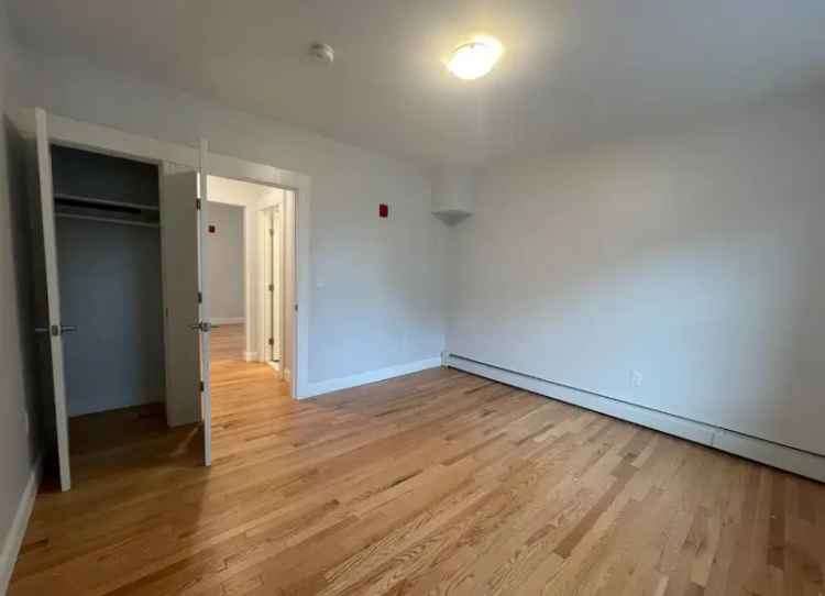 Rent Beautifully Renovated 2 Bedroom Apartment in Salem with Modern Amenities