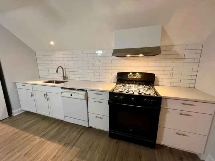 Rent 2 Bedroom Apartment in Stratford with Modern Features