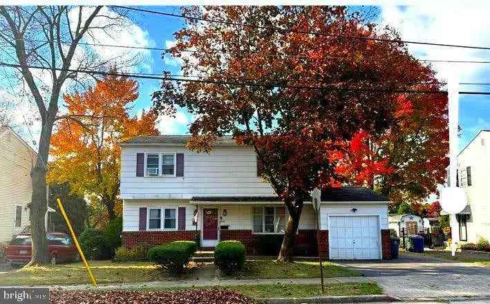 House for Sale with 4 Bedrooms Near Roslyn Park and Willow Grove Mall