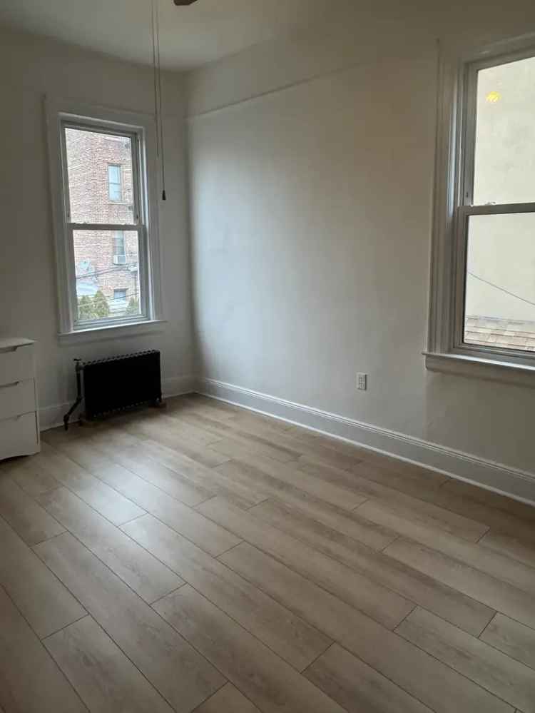 Rent Stunning Apartment in Astoria with Modern Features and Natural Light