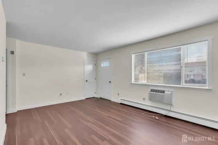 Rent Bright Condo Unit in Woodbridge with Modern Features