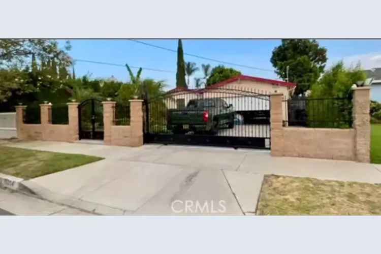 Buy 3 Bedroom House in Van Nuys with Backyard and Swimming Pool