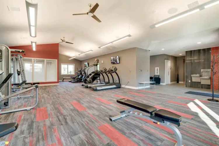 Rent Highland View Apartments in Lincoln NE with Resort Style Amenities