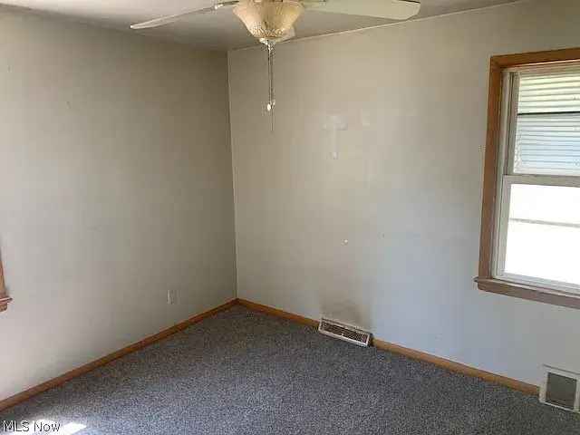 Rent Charming 3 Bedroom Home in Euclid OH with Spacious Living Area