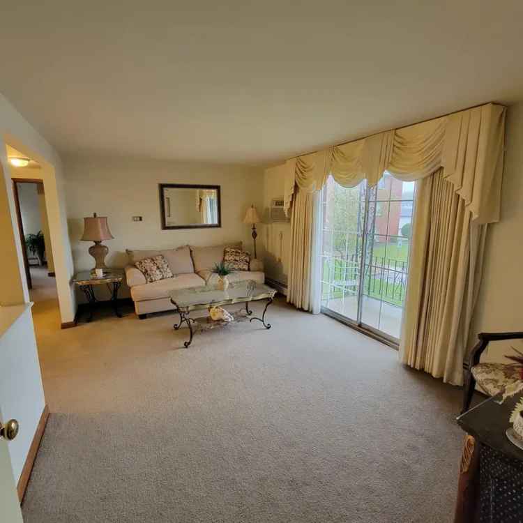 Rent Apartments at Royal York Gardens in West Seneca with Stunning Views