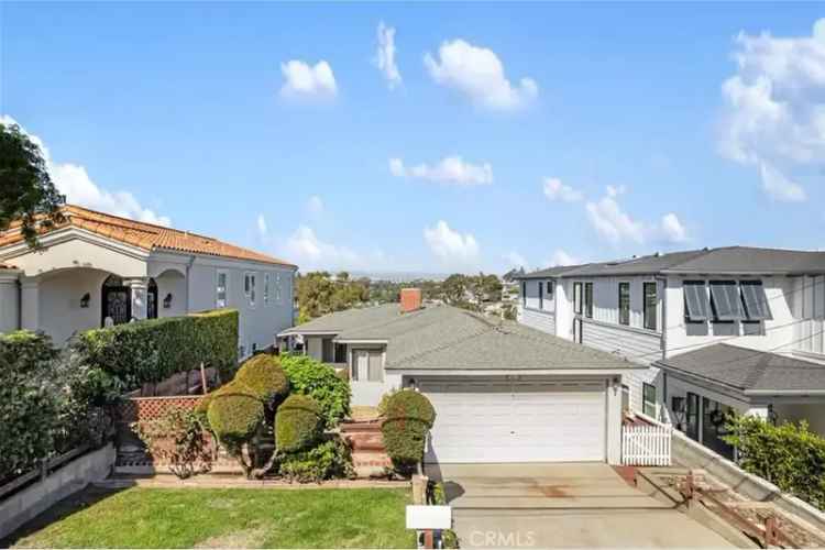 House For Sale in 661, 19th Street, Manhattan Beach, California