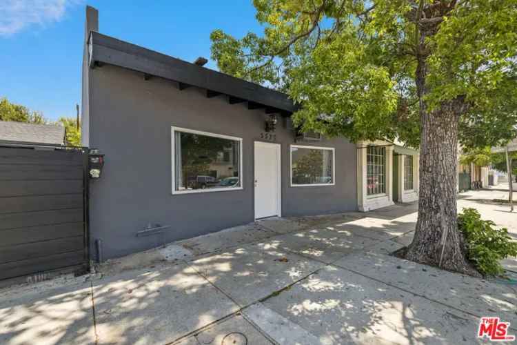 House For Sale in 5522, Cahuenga Boulevard, Los Angeles, California