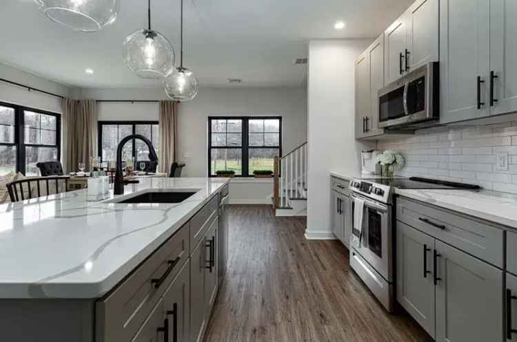 Rent Luxury Apartments in LaGrange Farms at Overlook with Modern Amenities