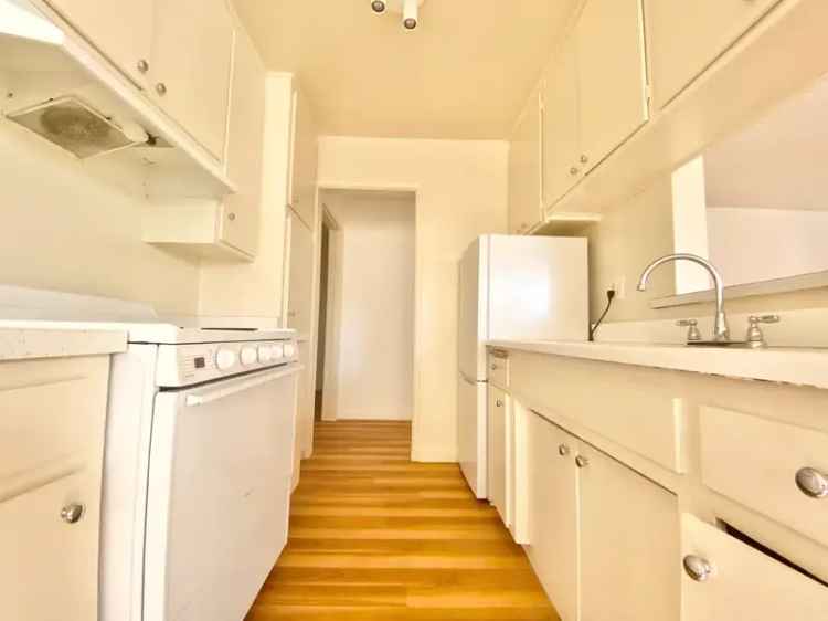 Rent 2 Bedroom Apartment in Koreatown with Beautiful Features