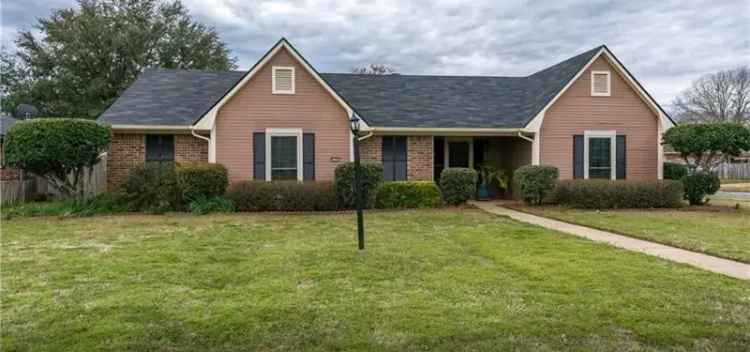 Home for Rent in Bossier with Modern Upgrades and RV Parking