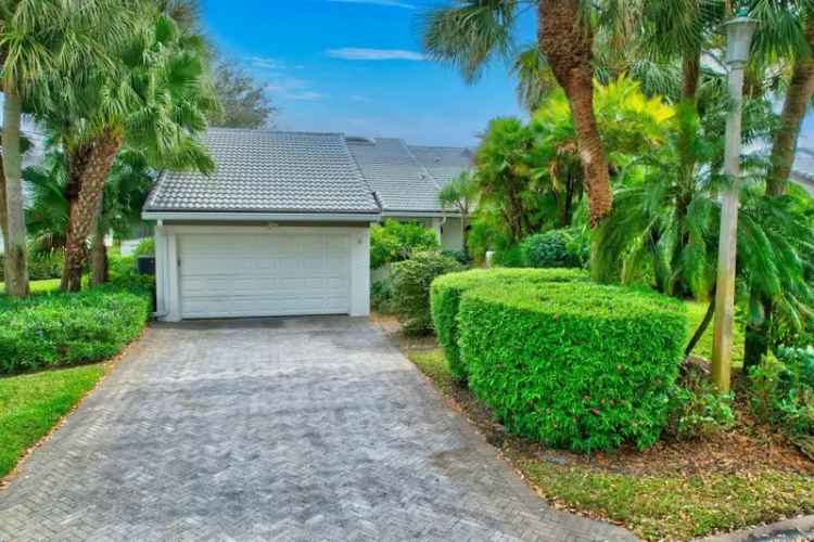 House For Sale in 6, Clubhouse Lane, Boynton Beach, Florida