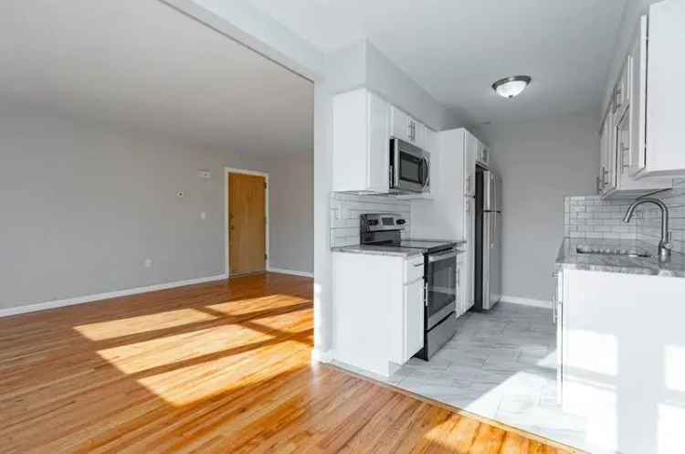 Rent Apartments on Carroll Street with Convenient Amenities