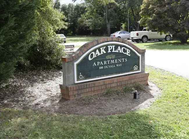 Rent Garden Apartments in Anderson SC with Playground and Community Room