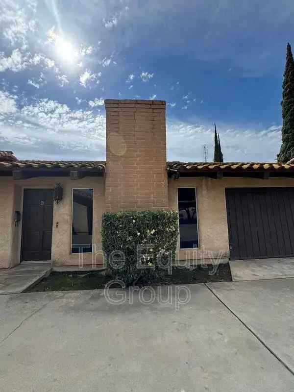 Apartment for Rent in Visalia with 2 Bedrooms and Backyard