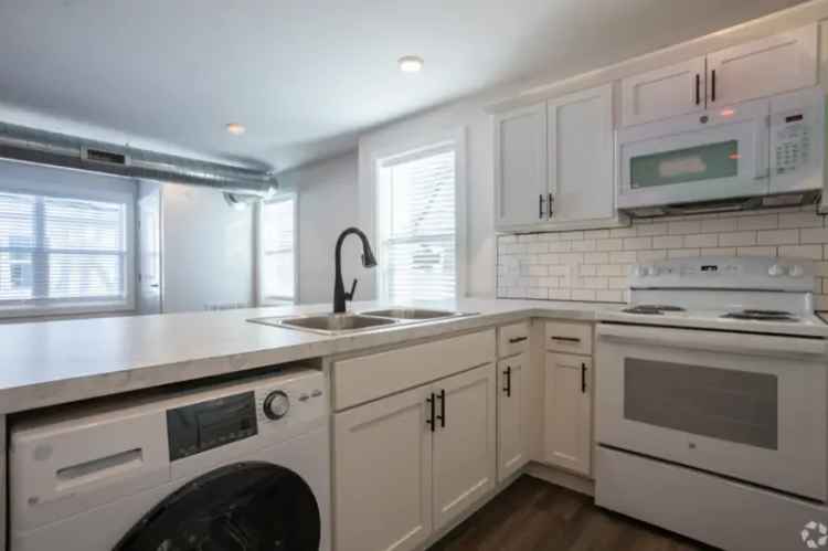 Rent Apartments in Fulton Heights with Modern Amenities and Immediate Availability