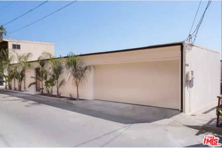 House For Sale in 8564, Franklin Avenue, Los Angeles, California