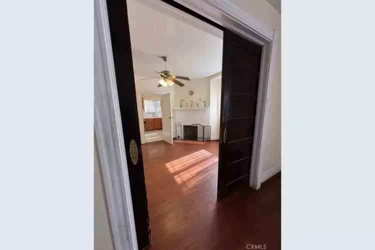 Duplex for Sale in Los Angeles with Excellent Investment Potential