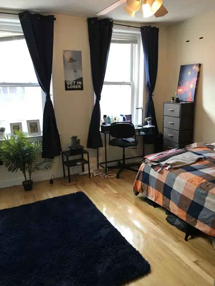 Rent Cozy 2 Bedroom Apartment Unit in North End with Great Features