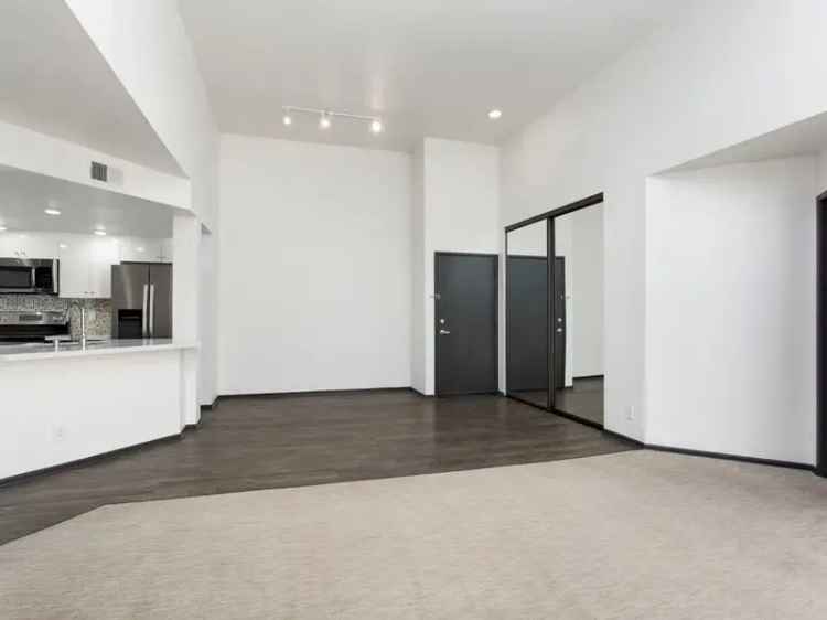 Rent Apartments in Studio City Urban Designed with Modern Amenities