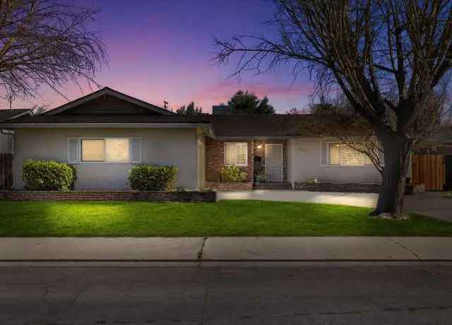 House For Sale in 1610, Springwood Drive, Modesto, California