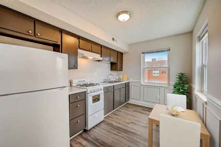 Rent Townhouse Style Apartments Near Downtown Columbus with Great Amenities